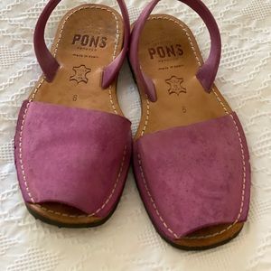 Pons size 8 women’s fuscia sandals